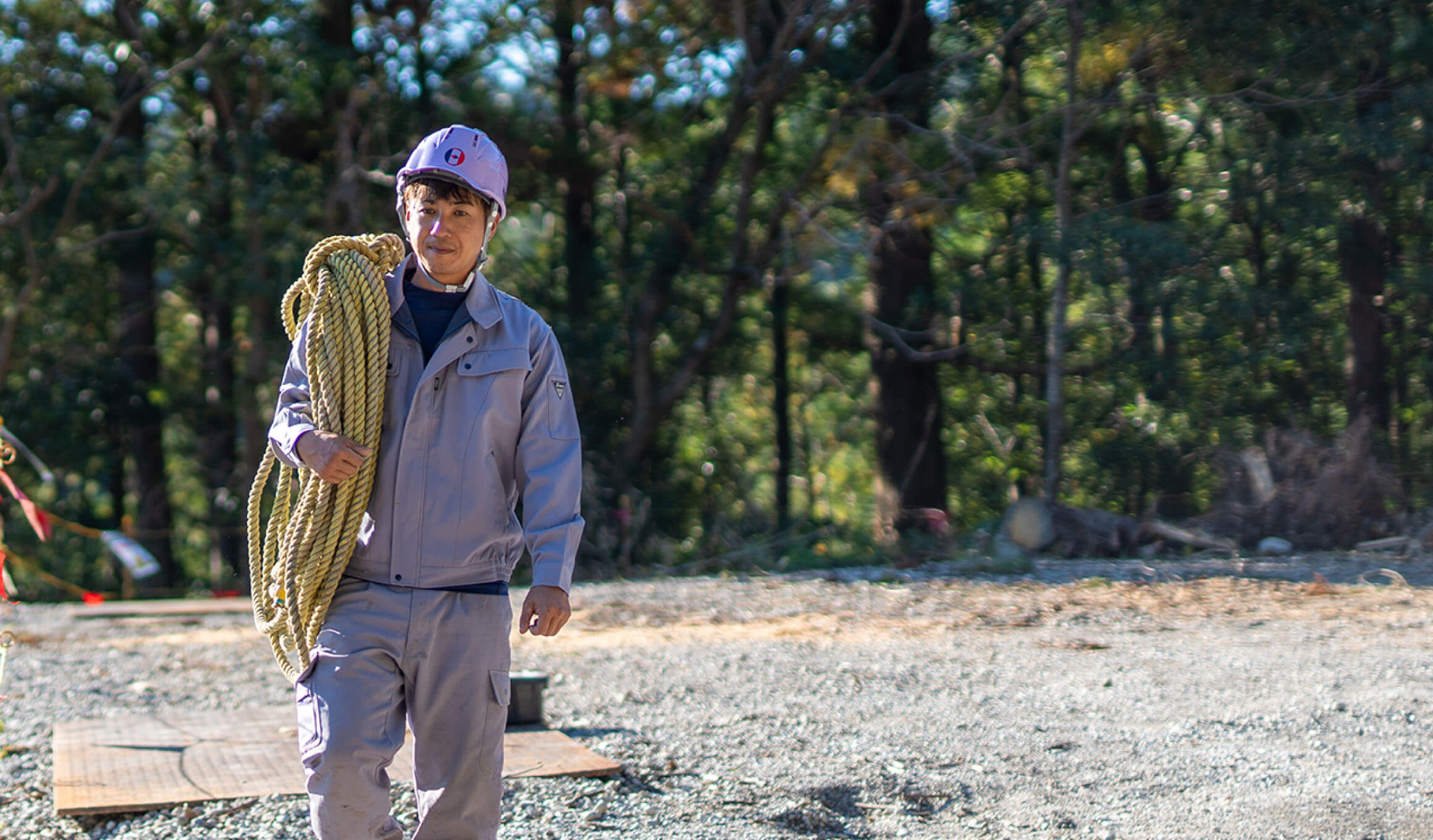 作業を行うスタッフ
